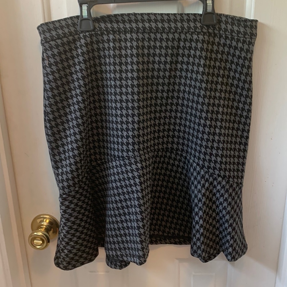 Houndstooth skirt